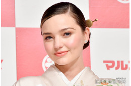 ミランダ・カー、圧倒的美脚際立つミニワンピ姿に絶賛の声「完璧なスタイル」「女神降臨」