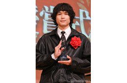 SixTONES松村北斗、名前の由来“北斗七星”のような存在に「親孝行できたかな」【2026年エランドール賞】