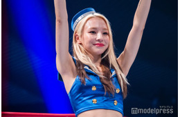 「ラヴ上等」Baby（鈴木ユリア）、初ラウンドガールで会場沸かす 抜群スタイル披露「光栄です」