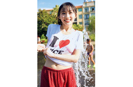 乃木坂46川崎桜、Tシャツからおへそチラリ 1stソロ写真集先行カット解禁