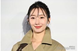 波瑠、トレンチコート×アップヘアでシックな装い バレンタインには“自分用”チョコを用意【ディオール バンブーパビリオン】