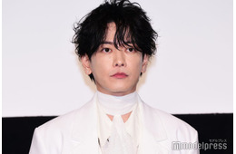 佐藤健、MISAMOと豪華プレゼント交換＆お茶目な舞台裏のやりとり話題「可愛すぎる」「センス良い」