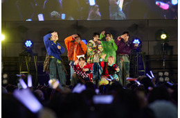 BUDDiiS、メジャーデビュー日にファン集結 MORRIE＆SHOOTの“キス芸”に会場悲鳴「お兄ちゃん嫉妬するやん」