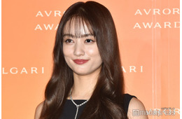 谷まりあ、オフショル上品コーデにファン絶賛「大人っぽい」「まるでお姫様」