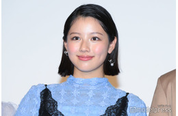 渡邉美穂、膝上スカートのスーツ姿披露 元日向坂46・同期メンバーとの2ショットに反響「可愛すぎる」「待ってました」