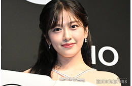 IVEユジン、透けタイツから圧巻美脚輝く「神の創造物」「くびれのラインが美しすぎる」と反響