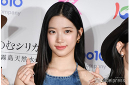 LE SSERAFIMカズハ、ミニスカ×レザージャケットの空港ショットが話題「空港がランウェイに見える」「美しすぎてため息」