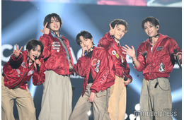 ACEes、シークレット登場で歓声止まず 揃いの赤ジャケット姿でSMAP・嵐・キンプリなどSTARTO名曲披露【TGCあいち・なごや2026】