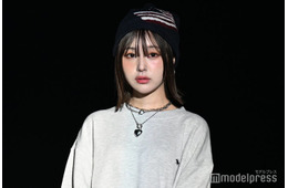 なえなの、膝上ミニスカ×ハイソックス 制服風スタイルで魅了【TGCあいち・なごや2026】