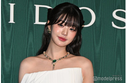 IVEウォニョン、ベアトップ姿の見返りショットに絶賛の声「背中綺麗すぎる」「永遠の憧れ」