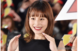 平野綾、大胆スリット入り黒ドレス姿にファンうっとり「見とれてしまう」「大人っぽくて印象変わる」