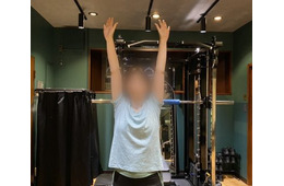 【半年で－６】四十肩でもラクにすっと腕が上がった！固くなったオバサン背中が美姿勢に「胸を開くストレッチ」【鬼軍曹ゆか様ダイエット】