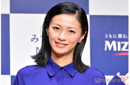 榮倉奈々、15キロのダンベル持ち上げ腹筋トレーニング「ストイック」「すごすぎる」と話題に