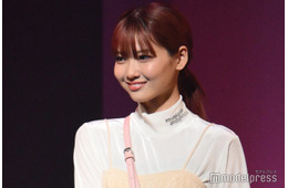 フォーエイト48あみか、“超ミニ”ショーパンで美脚披露「脚長い」「スタイル良すぎてビックリ」と反響