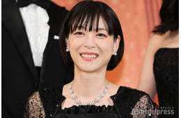 上野樹里、ショーパン×黒タイツで美脚際立つ「着こなしお洒落」「スタイル抜群」と反響