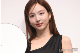 TWICEナヨン、爽やかタンクトップコーデに熱視線「思わず二度見」「ビジュアル最強」