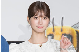 生見愛瑠、圧巻美脚輝くミニ丈姿に熱視線「骨格レベチ」「女神」