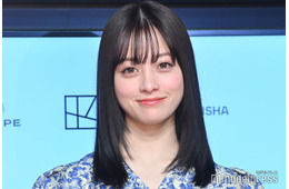橋本環奈、金髪セーラー服姿に驚きの声「ギャップがすごすぎる」「ギャル可愛い」