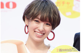 南明奈、ショーパン衣装で美脚際立つ「まっすぐで綺麗」「雰囲気変わって素敵」の声