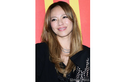 MAX・LINA、ベアトップドレス姿で大人の魅力開放「まさに女神降臨」「本当にお美しい」と反響