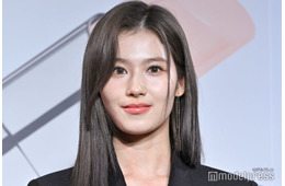 TWICEサナ、シースルー衣装で美スタイル際立つ「ドキッとした」「完璧すぎ」