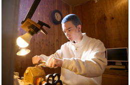 嵐翔真、Snow Man岩本照と2人きりの時に教わった「大切な事」デビュー以来の長髪→青坊主に劇的イメチェン【「カラちゃんとシトーさんと、」インタビュー】