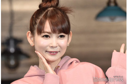 双子出産の中川翔子、前向き抱っこの散歩ショット公開「おめめクリクリで可愛い」「ご機嫌そう」の声