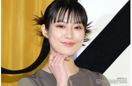 恒松祐里、ミニスカ×ブーツで美脚際立つ「スタイル抜群」「ツインテールが新鮮」の声