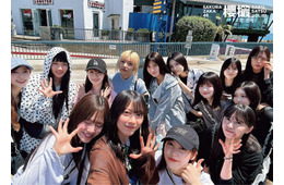 櫻坂46、写真集「櫻撮」“24時間限定”特典ポスター解禁 LA集合写真・プリクラ風ショットも