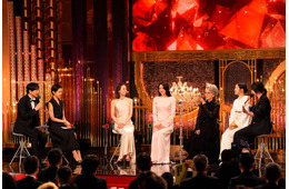 長澤まさみ、スピーチ中にゲスト登場で感謝溢れる「私に深みを持たせてくれました」【第49回日本アカデミー賞】