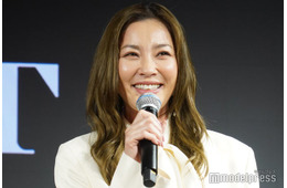 瀬戸朝香、長男の一言が仕事復帰の決め手に 市來玲奈アナと華やか衣装で登場