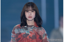 高校卒業＆イメチェン話題の本田紗来、スラリ美脚で会場魅了「何でも似合う」「好きな雰囲気」と反響【TGC2026 S/S】