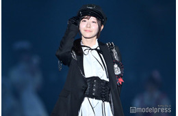 FRUITS ZIPPER真中まな、雰囲気ガラリのハンサムコーデ 華麗なターンで魅了【IDOL RUNWAY COLLECTION 2026】