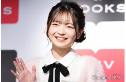 元AKB48福留光帆、ミニスカ衣装で美脚全開「脚が綺麗すぎる」とファン二度見