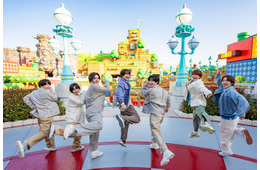 なにわ男子、USJ「スーパー・ニンテンドー・ワールド」イベント登場 “同い年”5周年をマリオポーズで祝福
