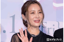 瀬戸朝香「ダークにするなら思い切って」役作りで黒髪イメチェン「若々しい」「印象変わる」と反響