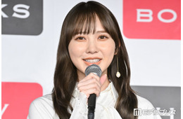 元日向坂46加藤史帆、美肩のぞくオフショル私服姿「プライベート感がたまらない」「メガネ姿も似合ってる」と絶賛の声