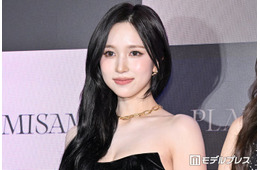 TWICEミナ、ぱっつんボブ×肌見せで印象ガラリ「二度見した」「破壊力すごい」と反響