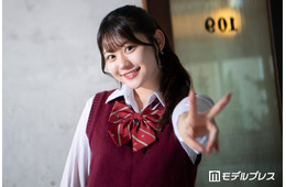 「今日好き」りんか、制服風ミニスカ衣装から脚線美輝く「シルエット美しい」「何でも着こなせて天才」