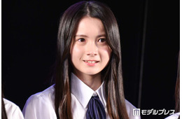 AKB48メンバー、ほっそり美脚際立つミニ丈姿に釘付け「スタイル完璧」「何頭身？」