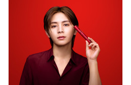 Hey! Say! JUMP山田涼介「メイベリン」新CMで大人の魅力漂う 情熱的な眼差しが新曲「Gravity Love」とシンクロ