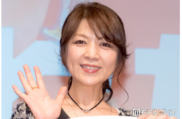 飯島直子、パック中のドアップ素顔公開「すっぴん？」「ありのまますぎる」と反響