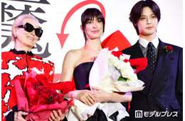 メリル・ストリープ＆アン・ハサウェイ「プラダを着た悪魔」コンビ、初の2ショット来日 &TEAM・Kも駆けつけ感激「夢のようです」