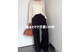 シンプルなのにほどよく華やかな【ユニクロ】メッシュニット。透け感で遊ぶ洗練モノトーンスタイル【40代の毎日コーデ】