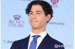 国山ハセン、至近距離で見つめ合う息子顔出し2ショット公開「パパに似て美形」「幸せが伝わってくる」