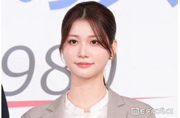 生見愛瑠、ぴったりノースリーブ姿で美スタイル披露「大人の魅力が溢れてる」「上品で可愛い」と反響