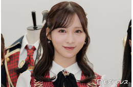 AKB48小栗有以、ミニスカ衣装ショット多数公開「ビジュ良すぎ」「脚が綺麗すぎる」と反響