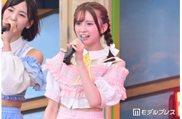 AKB48メンバー、ほっそり美脚際立つミニワンピース姿「身体の半分が脚」「スタイルレベチ」とファン絶賛