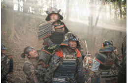 裏切りと忠誠で時代が動いた戦国時代。長政の謀反に怒り狂う信長に、藤吉郎が示した愛。そして小一郎は…【NHK大河『豊臣兄弟！』14話】