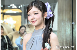 IVEレイ、東京・青山に降臨 美肩際立つドレス＆個性派サイドポニーでオーラ放つ【TAMBURINSポップアップストア】